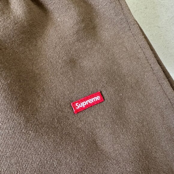 Supreme SS22 Small Box Sweatshort Olive Brown size Medium - Picture 2 of 6